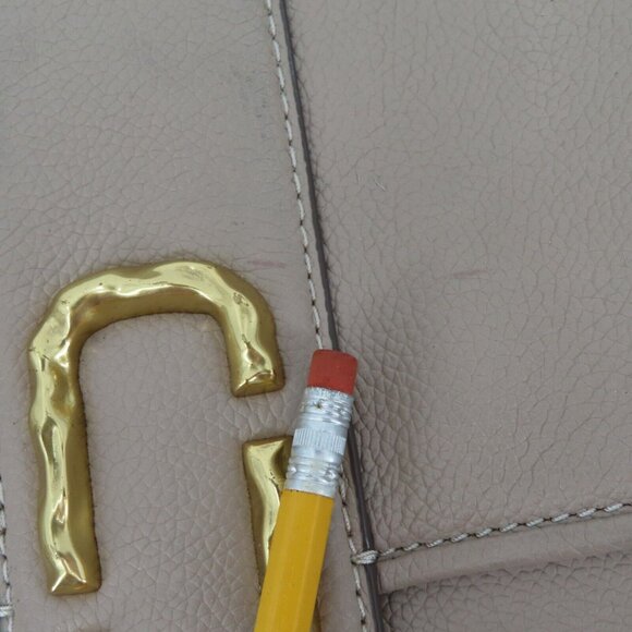 Marc Jacobs Interlock Beige Pebbled Leather Courier Messenger Crossbody Purse - Picture 5 of 16